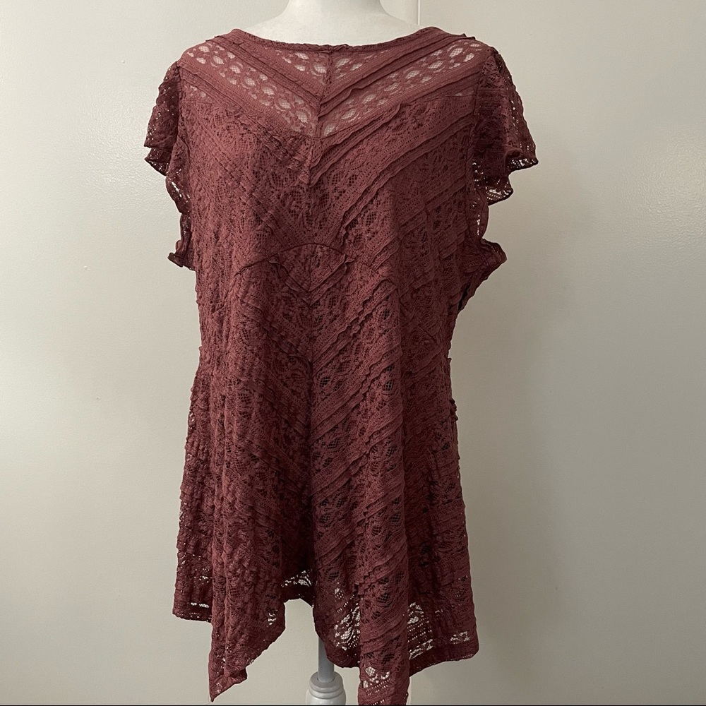 Babydoll Lace Crew Neck Sharkbite Hem Top